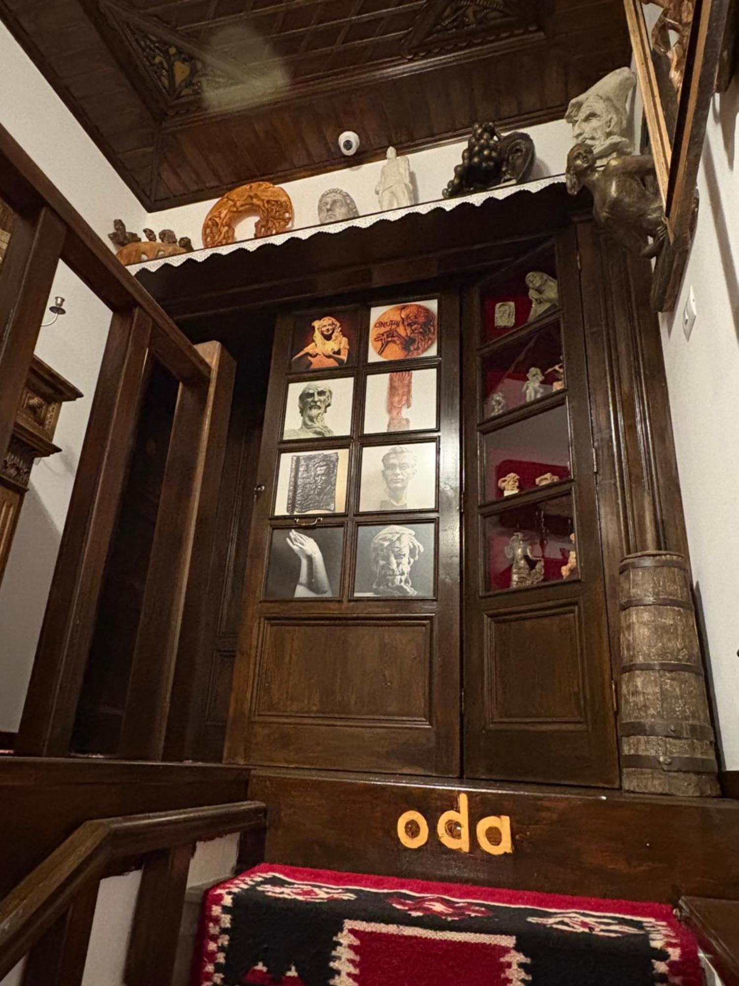 Oda E Skulptorit-Unesco Quarter 培拉特 外观 照片