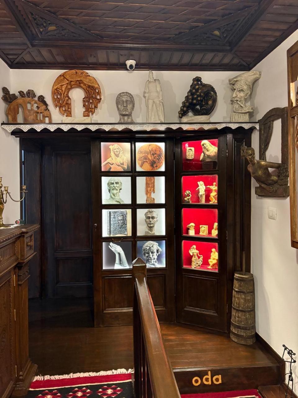 Oda E Skulptorit-Unesco Quarter 培拉特 外观 照片
